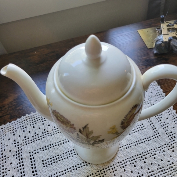 Wedgwood Bone China Litchfield Coffee Pot - Picture 8 of 8